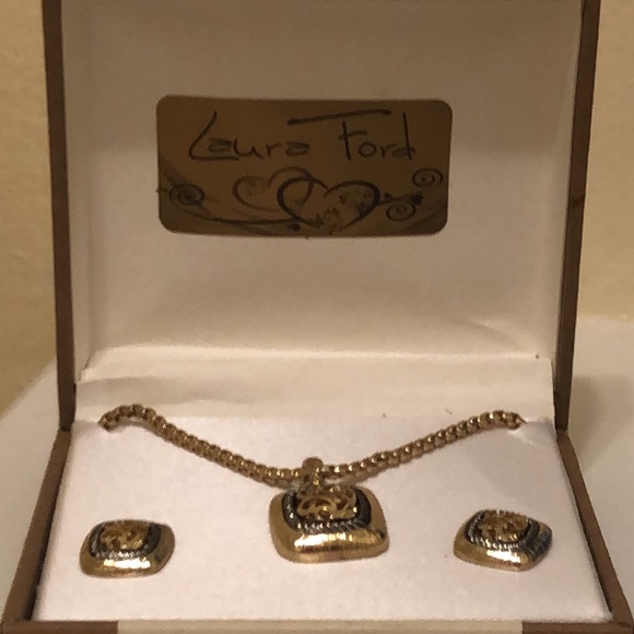 Filigree like earring and pendant set - Picture 5 of 6